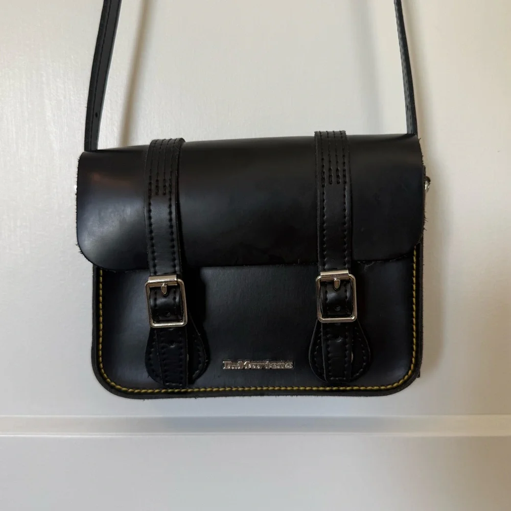Small Dr Martens crossbody purse - Picture 1 of 8